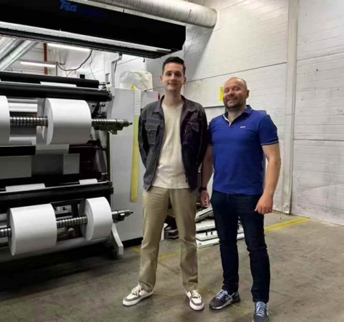 Raloyal błyszczy na Białorusi: instalacja maszyny do cięcia wzdłużnego pochwalona przez największą w kraju drukarnię